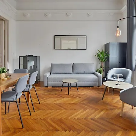 Buda House 9 *
